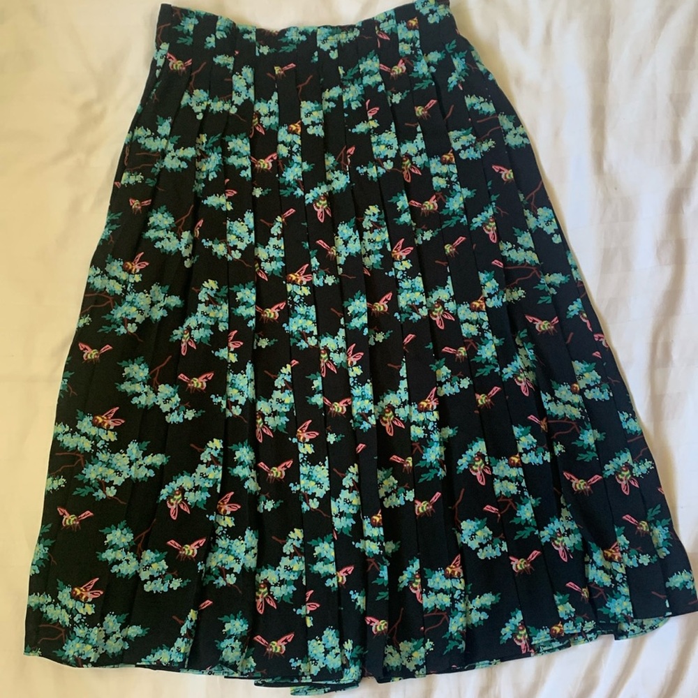 J Crew bees/floral pleated black lined midi skirt  EUC